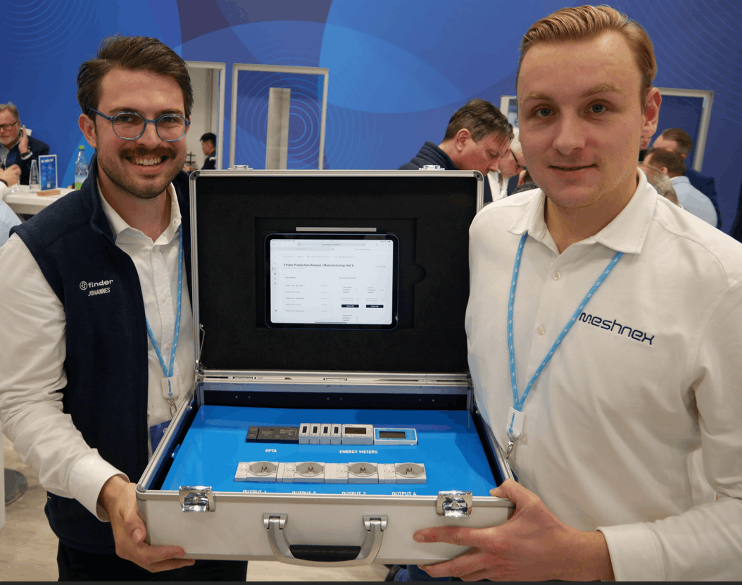 Demo case with energy meters and a live energy dashboard